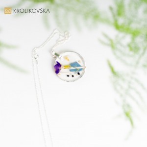 Gustowny upominek naszyjnik dla dziewczynki.