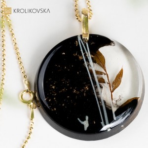 Duża biżuteria artystyczna z paprotką.