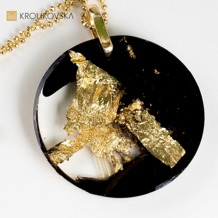 Nowoczesna biżuteria, naszyjnik czarno złoty. Nowoczesna biżuteria, naszyjnik czarno złoty.