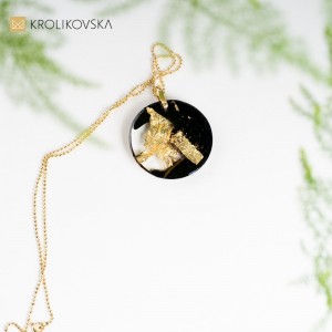 Nowoczesna biżuteria, naszyjnik czarno złoty. Nowoczesna biżuteria, naszyjnik czarno złoty.