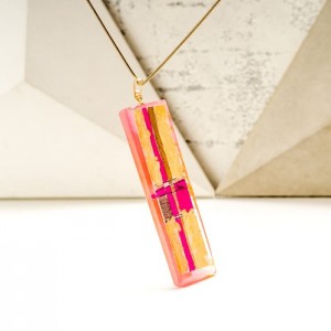 Biżuteria z imieniem – złoto różowy naszyjnik ręcznie wykonany na pozłacanym łańcuszku