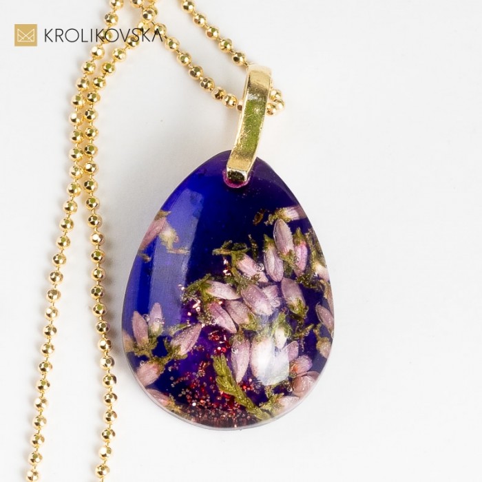 Kwiatowy Naszyjnik na 40 Urodziny: Subtelny Akcent dla Jubilatki. Kwiatowy Naszyjnik na 40 Urodziny: Subtelny Akcent dla Jubilatki.