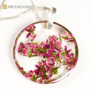 Naszyjnik z Kwiatami: Łącząc Naturę z Modą.