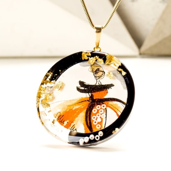 Biżuteria artystyczna - naszyjnik ręcznie malowany  z pomarańczową zawieszką na pozłacanym łańcuszku