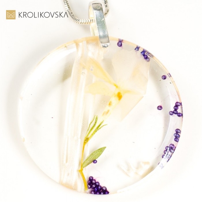 Srebrna Symfonia: Unikatowy Naszyjnik Srebrną Ozdobą.