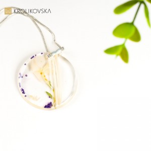 Srebrna Symfonia: Unikatowy Naszyjnik Srebrną Ozdobą.