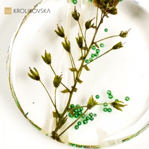 Botaniczna Bajka - Naszyjnik z ręcznie wykonanymi kwiatowymi detalami.