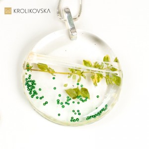 Floral Symphony- Naszyjnik z delikatnymi kwiatowymi motywami.