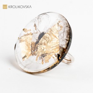 Pierścionek, który emanuje elegancją.