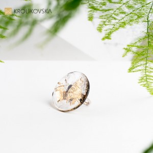 Pierścionek, który emanuje elegancją.