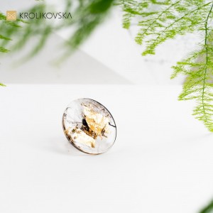 Pierścionek, który emanuje elegancją.