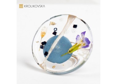 Pierścionek inspirowany przyjemnym spokojem kwitnącego ogrodu.