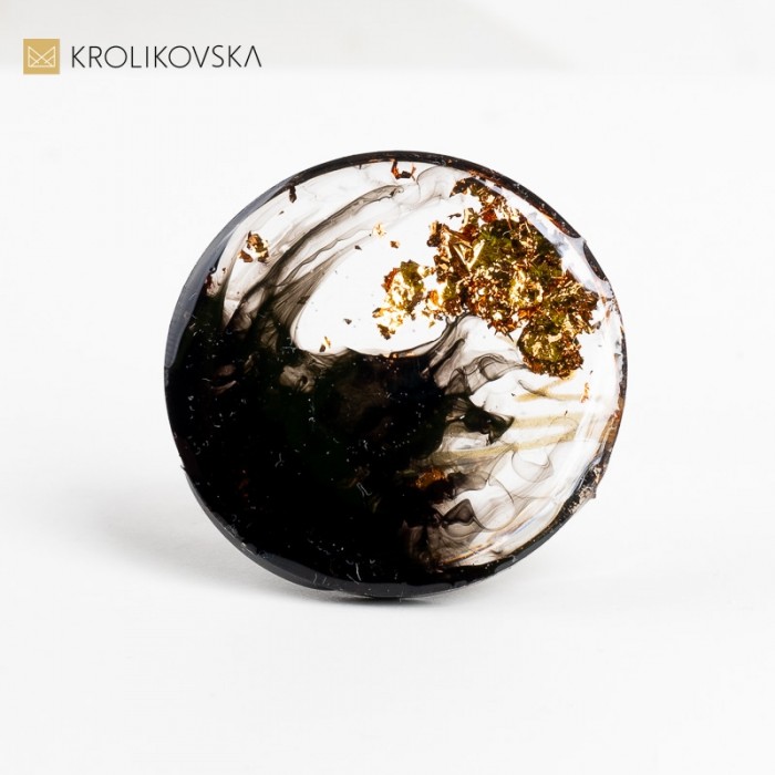 Pierścionek okrągły, czarno-złoty.