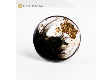 Pierścionek okrągły, czarno-złoty.