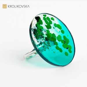Artystyczne Piękno - Unikatowy pierścionek z zieloną nutą.