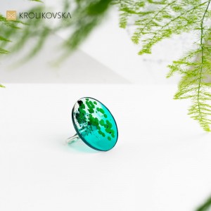 Artystyczne Piękno - Unikatowy pierścionek z zieloną nutą.