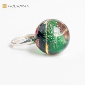 Wysmakowane Rękodzieło - Pierścionek Zawierający Artystyczne Detale jako Prezent.