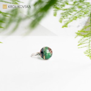 Wysmakowane Rękodzieło - Pierścionek Zawierający Artystyczne Detale jako Prezent.