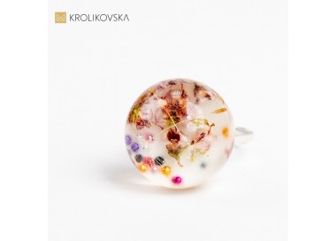 Wysmakowane Dzieło Sztuki - Pierścionek Z Delikatną Artystyczną Nutą.