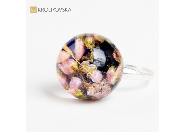 Artystyczny Płatek - Niezwykły Pierścionek od Znanej Artystki jako Upominek.