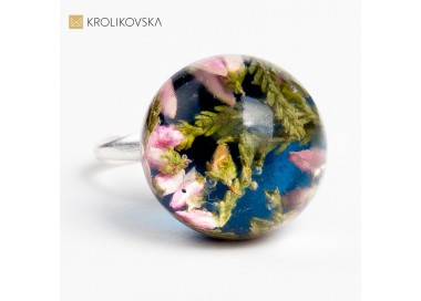 Kunsztowne Dzieło - Pierścionek Artystyczny z Własnoręcznie Opracowanym Wzorem.