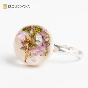 Artystyczne Dzieło - Pierścionek Wyróżniający się Wizją i Rękodziełem.