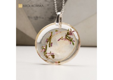 Biżuteria wyjątkowy naszyjnik z kwiatami.