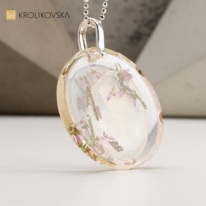Biżuteria wyjątkowy naszyjnik z kwiatami.