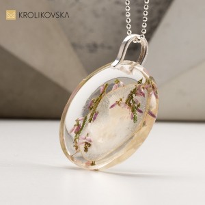 Biżuteria wyjątkowy naszyjnik z kwiatami.