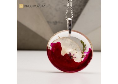 Naszyjnik z mocnym kolorystycznym akcentem w prezencie.