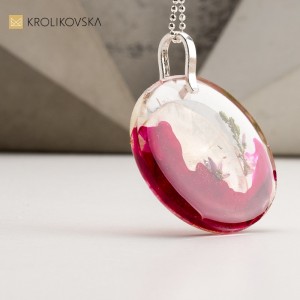 Naszyjnik z mocnym kolorystycznym akcentem w prezencie.