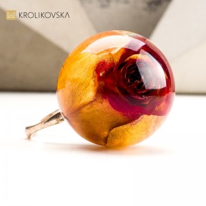 Prezent: Unikatowa Biżuteria z Różą.