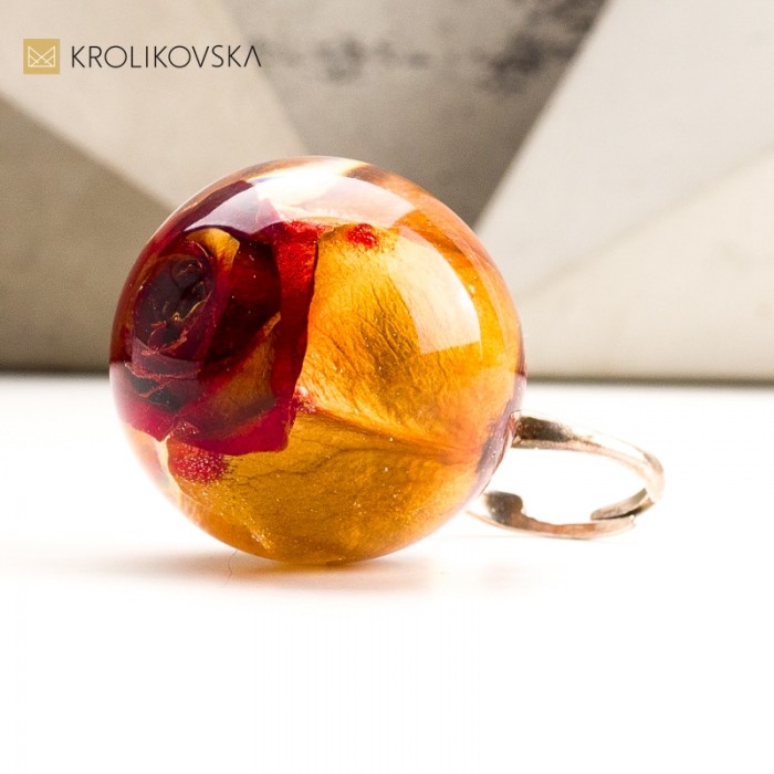 Prezent: Unikatowa Biżuteria z Różą.