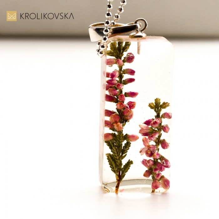 Biżuteria Artystyczna dla Koneserów: Srebro i Styl w Jednym.