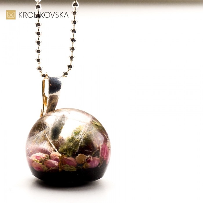 Elegancja Srebra: Biżuteria Artystyczna w Prezencie. Elegancja Srebra: Biżuteria Artystyczna w Prezencie.