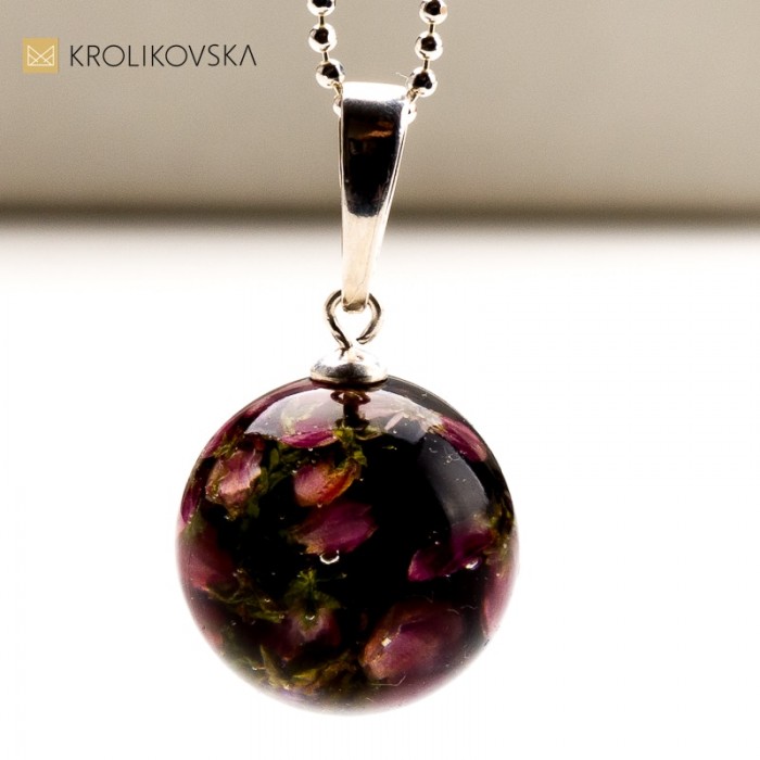 Artystyczna Rzecz: Srebrna Biżuteria w Prezencie.