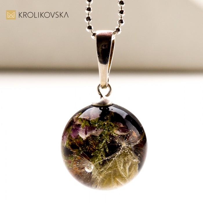 Ponadczasowa Elegancja - Wisiorek Artystyczny.