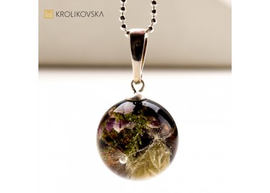 Ponadczasowa Elegancja - Wisiorek Artystyczny.