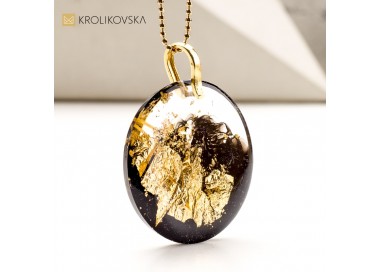 Eteryczna elegancja: Modna biżuteria.