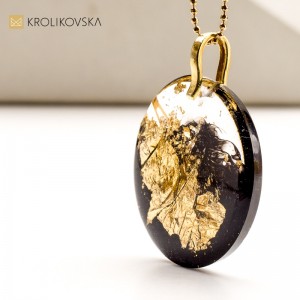 Eteryczna elegancja: Modna biżuteria.