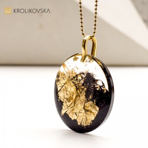 Eteryczna elegancja: Modna biżuteria.