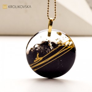 Eteryczna elegancja: Modna biżuteria.