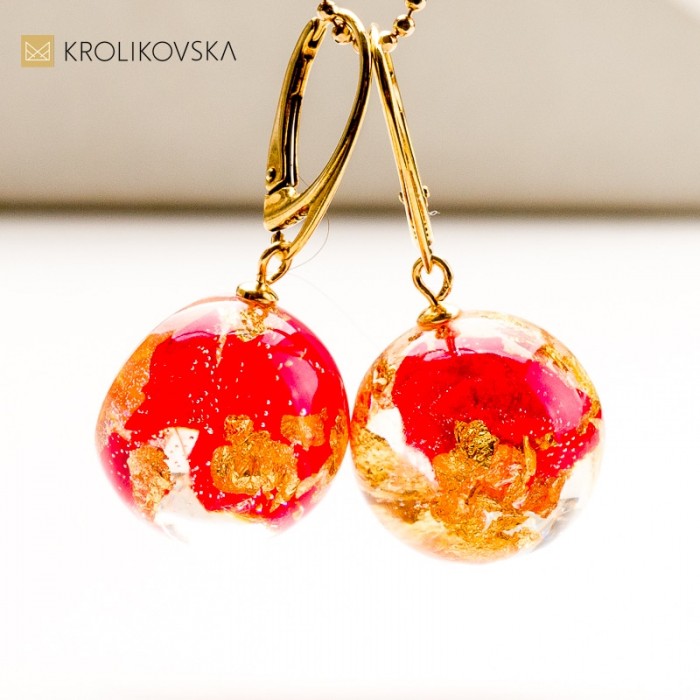 Ponadczasowa elegancja w biżuterii artystycznej- złoto i róża.