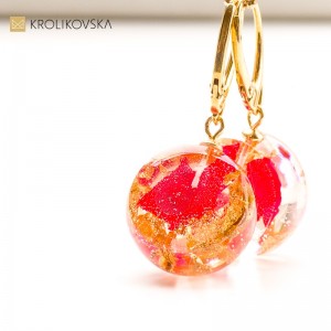 Ponadczasowa elegancja w biżuterii artystycznej- złoto i róża.