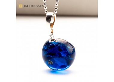 Srebrne Promienie: Ponadczasowa Biżuteria Artystyczna.