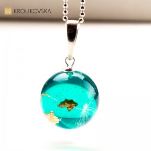 Sztuka w Prezencie- naszyjnik z płatkami złota.