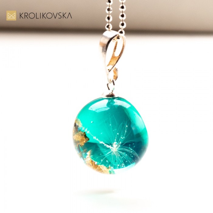 Sztuka w Prezencie- naszyjnik z płatkami złota.