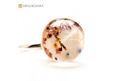 Subtelny Pierścionek z Roślinami w Żywicy - Elegancki Upominek.1