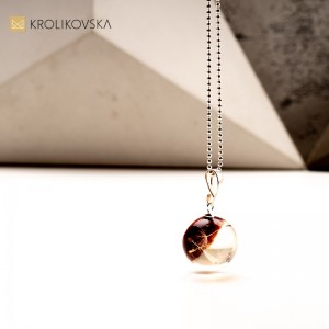 Piękne Naszyjniki z Roślinami w Żywicy - Perfekcyjny Prezent.