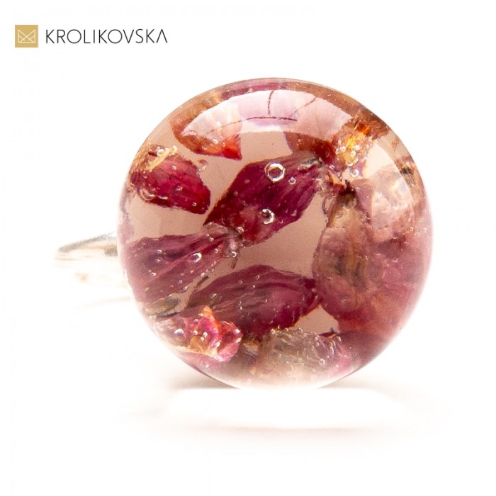 Romantyczny Pierścionek z Kwiatami w Żywicy.